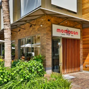 Momosan Waikiki Ramen and Sake Exterior
