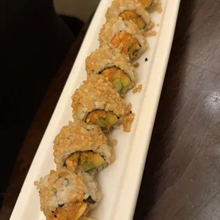 Spicy salmon crunch roll