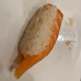 High shari to neta ratio, proper short grain, but overly pressed