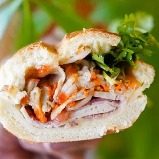 B1. BÁNH MÌ ĐẶC BIỆT COLD CUT COMBO SANDWICH