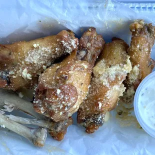 Getting started on 6-pc garlic parmesan wings, w/ ranch dip. They're large wings, and they don't scrimp on the cheese. Good!