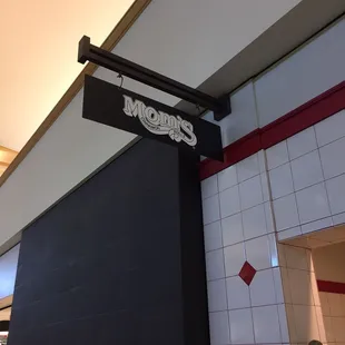 a sign for mom's cinnamon rolls