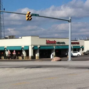 Mom's Deli & Grille