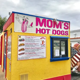 @ Mom&apos;s Hot Dogs - 12/6/18