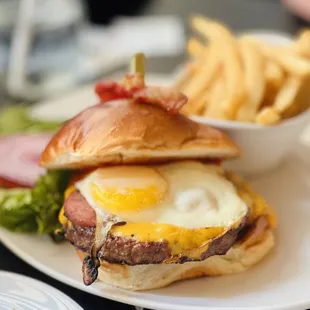 Mom&apos; burger