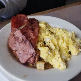 Skillet with turkey bacon