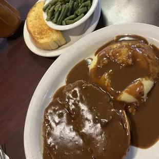 Meatloaf with green beans mashed potatoes bread