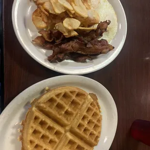 Waffle meal with bacon eggs and homemade potato. You will not leave empty