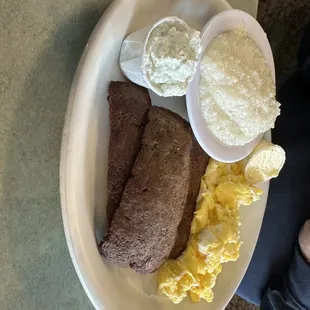 eggs and gyro meat with grits