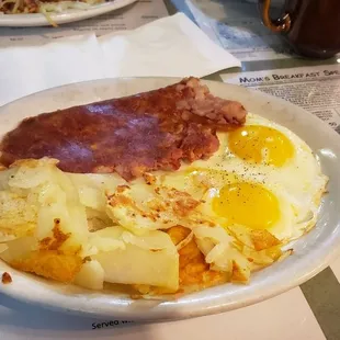 Corned beef hash with 2 eggs