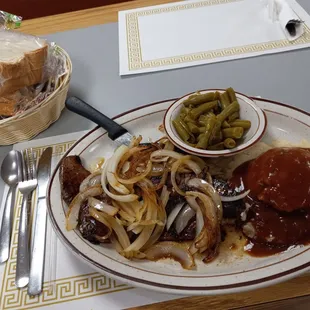 Liver and (extra) Onions, mash potatoes and gravy, green beans, bread. Delicious and you won't leave hungry...