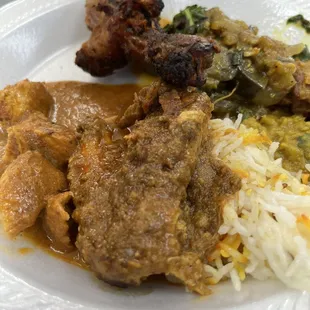 Buffet with naan.. my favorite it the chicken curry with boned in chicken.. lots of spice so get ready to sweat