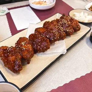 chicken wings and fried chicken, bbq chicken, fried chicken wings, chicken, bbq wings, chicken wings, fried chicken, poultry, food