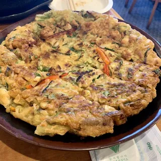 D4. Seafood and Green Onion Pancake