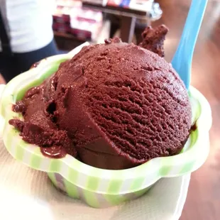 Scuro (very dark chocolate) gelato