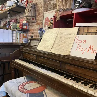 a piano with a note on it