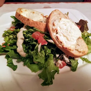 Salade de Chevre Chaud (Goat cheese salad)