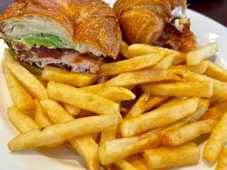 Charlie's Pub and Grill