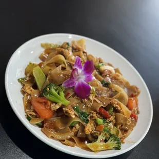 Drunken noodles with chicken. 10/10 would order again and again!
 
 Warning: This is a big dish and enough for 1.5-2 people or meals!