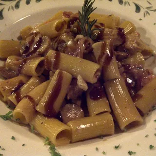 Rigatoni Con Petit De Pollo