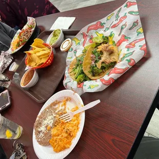 Tacos vegetarianos, Fajitas, Guacamole, Chips and salsa