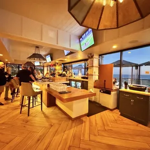 sushi and sashimi, interior