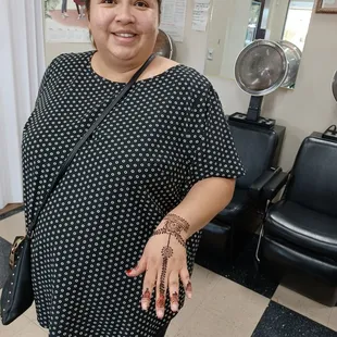 I got face wax and eyebrow threading with Sheavy. She is good at threading, wax, and henna.