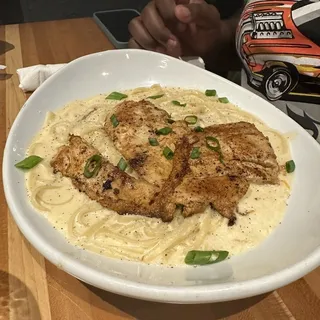 CHICKEN PASTA ALFREDO
