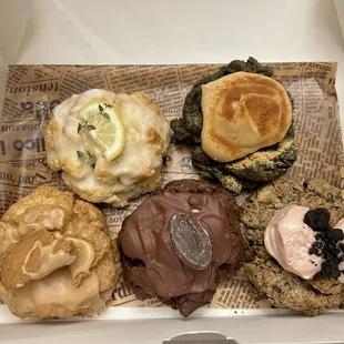 lemon scone, injeolmi scone, biscoff scone, dark chocolate scone, strawberry cream cheese oreo scone