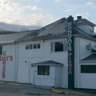 a view of the outside of the restaurant