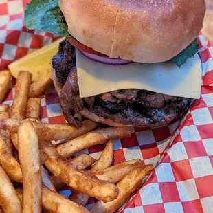 Short Rib Burger | Instagram: @telephonesmoothie