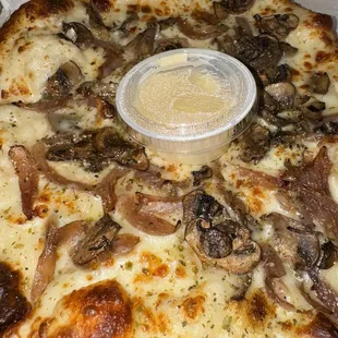 Pizza with the garlic butter, YUMMY!!!