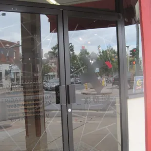 Mondo Vino - entrance