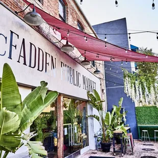 Outdoor Dining at Mongiello&apos;s/McFadden Public Market