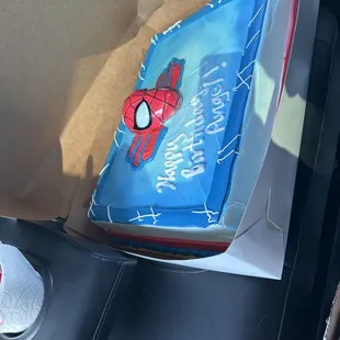 Cake with no lid ( I had to pay an extra $3 for another box to create a makeshift lid)