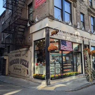 Monica's Mercado 10/2022