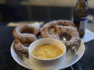 Hal's Bar and Grill