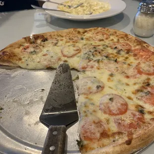 Mama Mia Pizza &amp; Fettuccini Alfredo