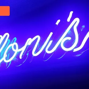 a neon sign that says moni's
