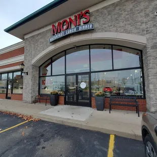 Beautiful and Clean entrance and inside restaurant as well!  Jeanie was our attentive server!   :-)   11/1/2024