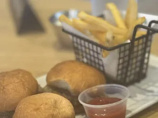 Par 3 Sports Bar & Grill