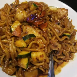Kung Pao Chicken Chow Mein