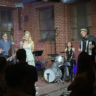 Sarah Sharp, Masumi Jones