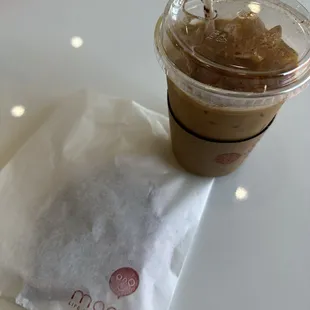 Spanish latte and pastry