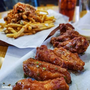 chicken wings and fried chicken, chicken wings, bbq chicken, bbq wings, fried chicken wings, chicken, fried chicken, poultry, food