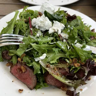 Steak salad w/ Goat cheese &amp; spiced nuts