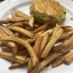 Monoc Burger w Fries