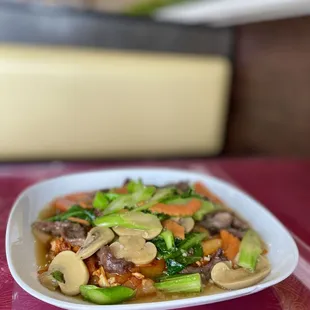 Cantonese Noodle with Beef