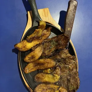 Carne Asada con maduros