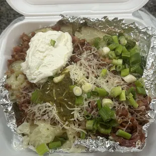 Huge ass baked potatoes!! I couldn&apos;t eat but 1/4 of this Lol! Come here feed your whole fam on one potato!!